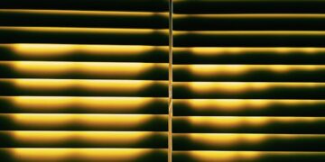 Pairing Wood Floors With Wooden Blinds Without Regrets