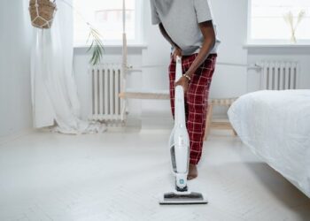 How Flippers Handle Debris During Interior Rehabs