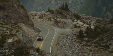 Tips on How to Drive a Car in the Mountains A Complete Guide