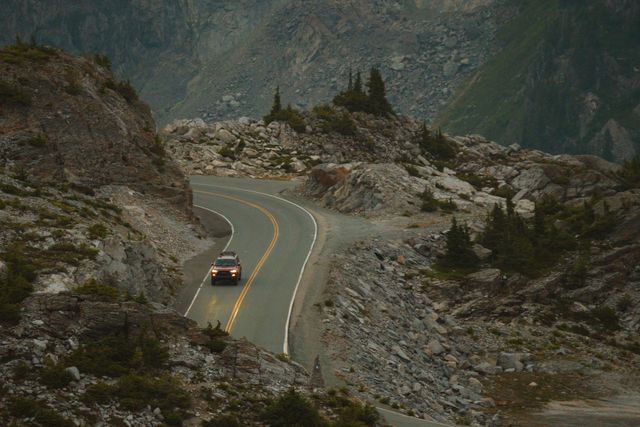 Tips on How to Drive a Car in the Mountains A Complete Guide